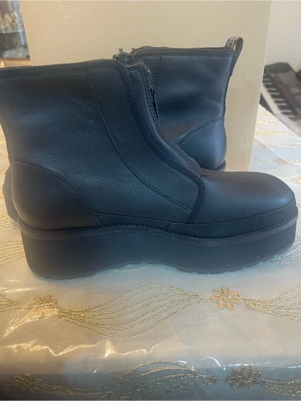 UGG exposed zips